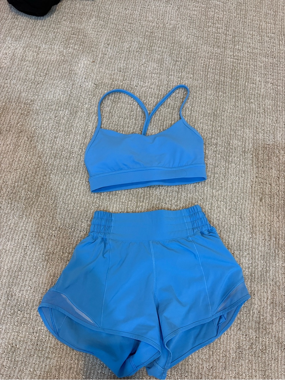 Lulu flow Y bra (size 2) and Hotty hot 2.5 shorts (size 0) DUO SET